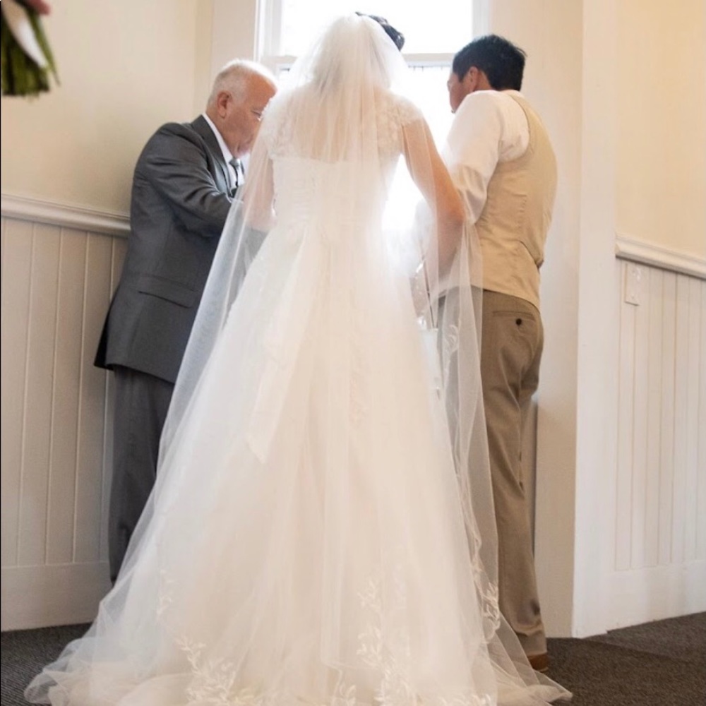 Leafy Lace Edge Chapel Length Veil from Etsy